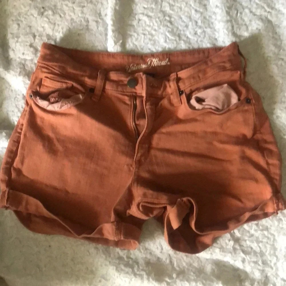 Universal Thread Shorts